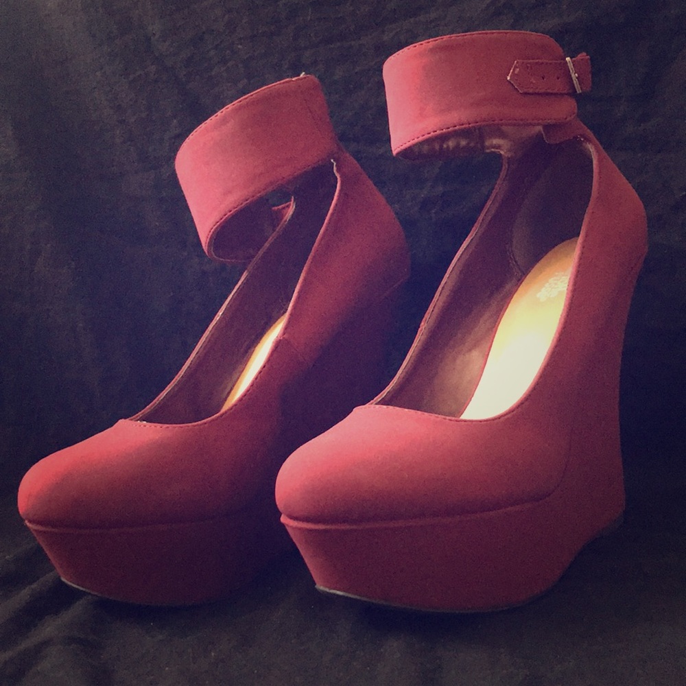 Burgundy Wedges 🍷